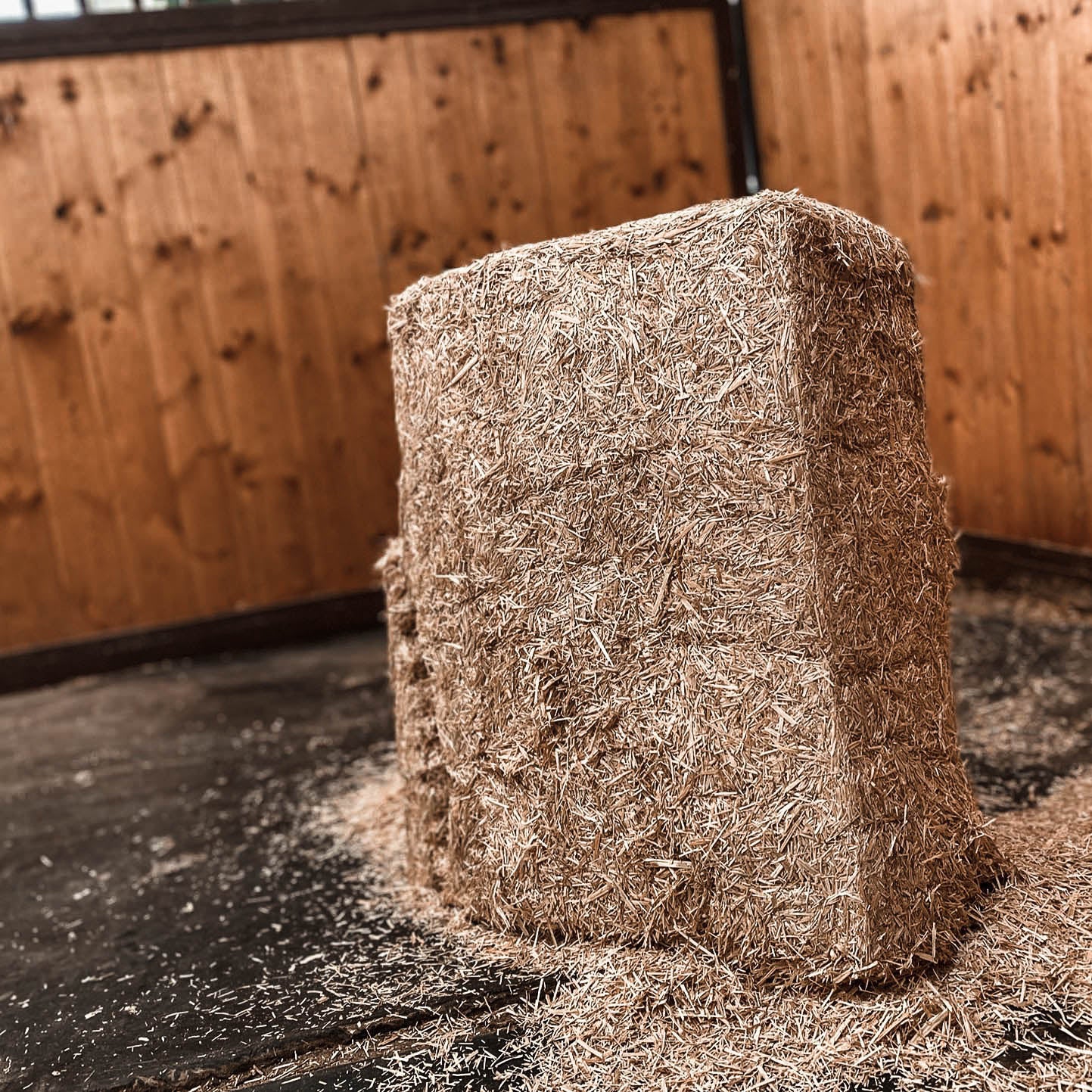Hay, Straw, Wood Shavings for Bedding - Wardle Feed & Pet Supply