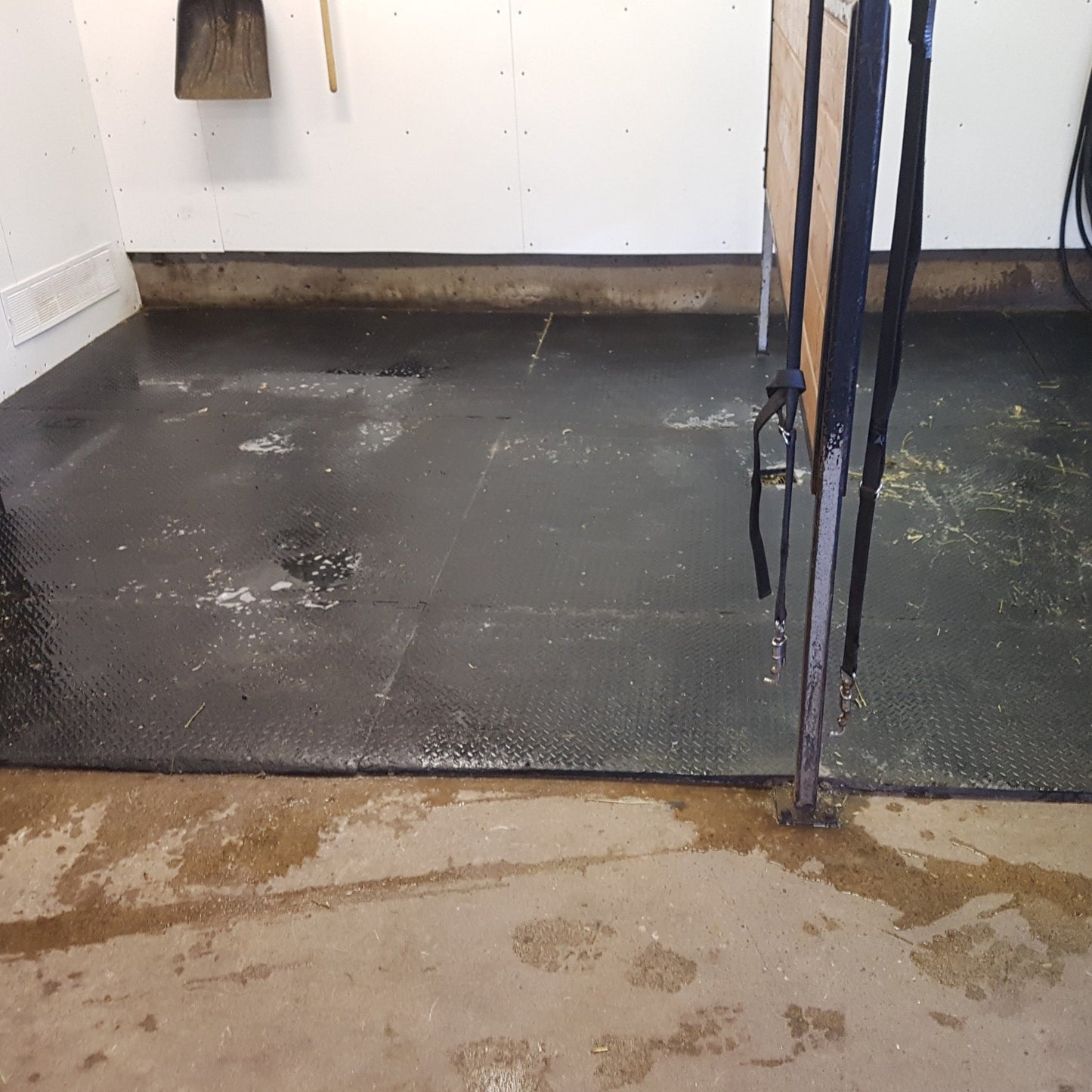 Black Stall Mats 4 x 6 Dome / Flat